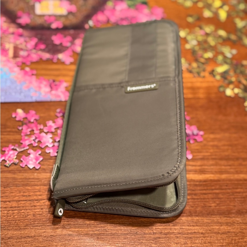 LUG - Passport Travel Wallet/Organizer Sage Green NWOT - Picture 3 of 5